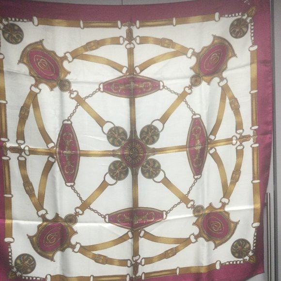 Stunning designer inspired square scarf - Picture 2 of 2